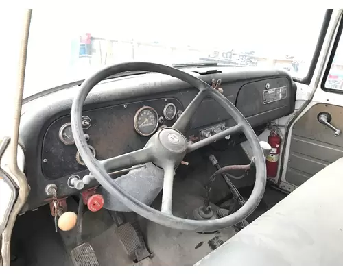 International 1600 LOADSTAR Parts Unit