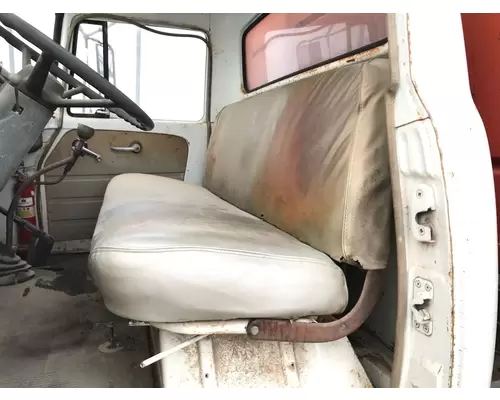 International 1600 LOADSTAR Seat (non-Suspension)