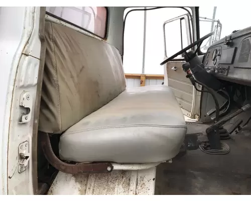 International 1600 LOADSTAR Seat (non-Suspension)