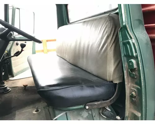 International 1600 LOADSTAR Seat (non-Suspension)