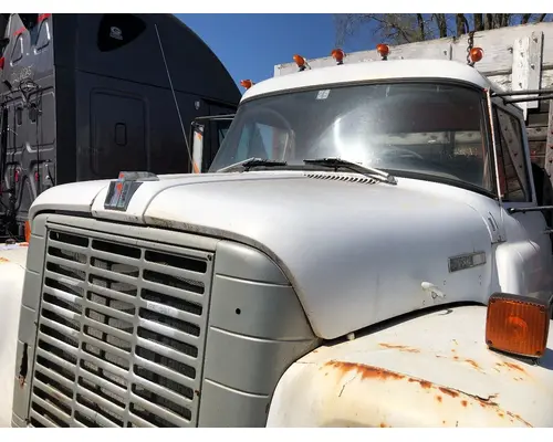 International 1700 LOADSTAR Hood