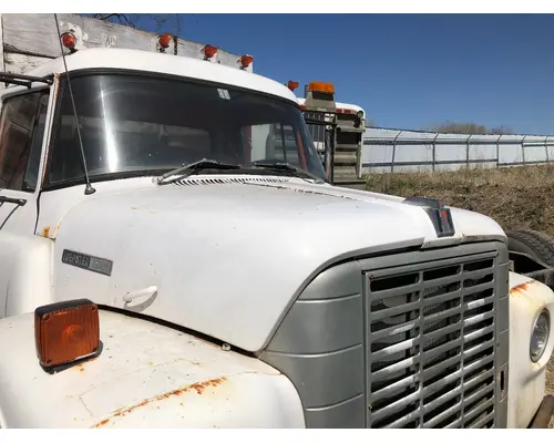 International 1700 LOADSTAR Hood