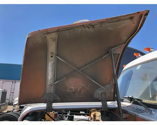 International 1700 LOADSTAR Hood