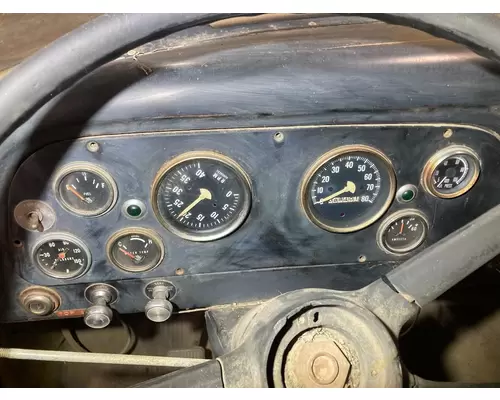 International 1700 LOADSTAR Instrument Cluster