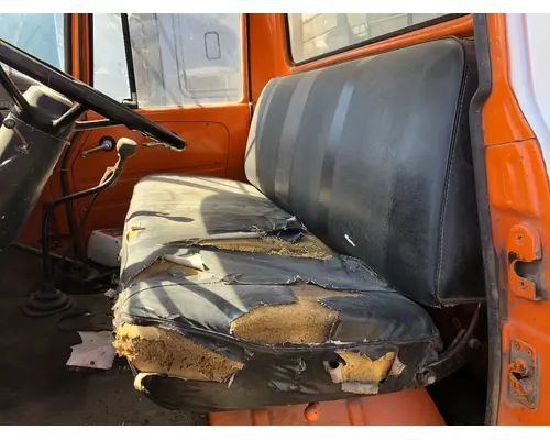 International 1700 LOADSTAR Seat (non-Suspension)