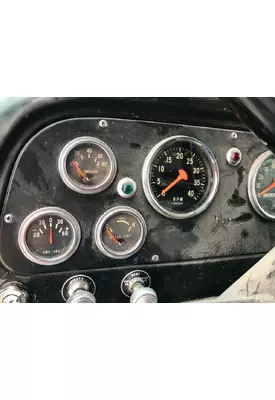 International 1800 LOADSTAR Instrument Cluster