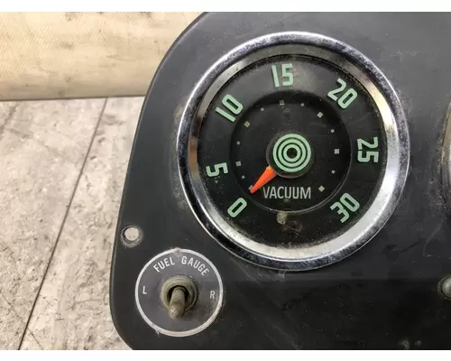 International 1800 LOADSTAR Instrument Cluster