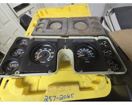 Instrument Cluster INTERNATIONAL 1824; 1854 Crest Truck Parts
