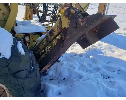 International 2500B Equip Outrigger