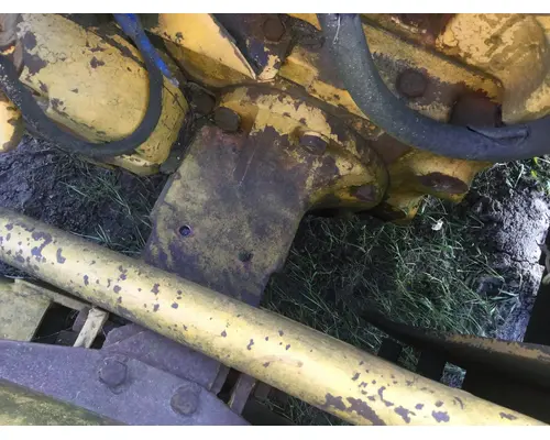 International 2504 Equip Axle