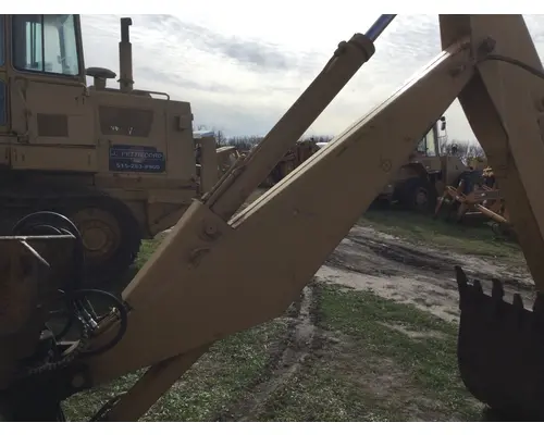 International 2504 Equip Boom