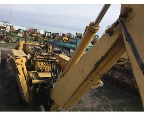 International 2504 Equip Boom