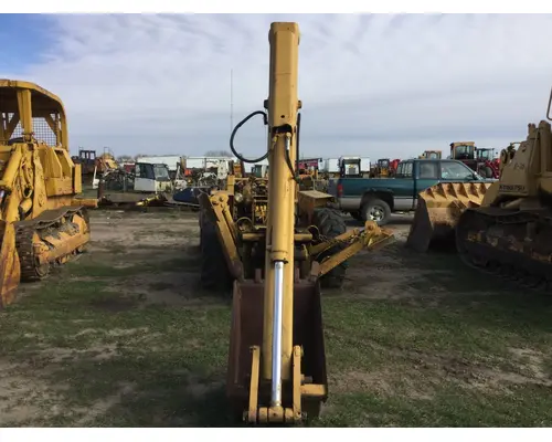 International 2504 Equip Boom