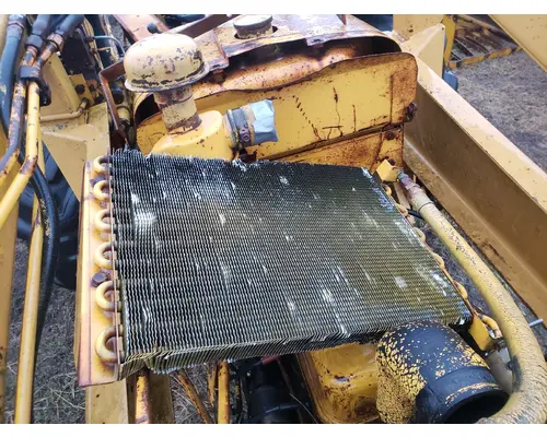 International 2504 Equip Hydraulic Cooler