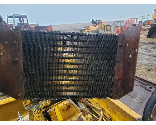 International 2504 Equip Hydraulic Cooler