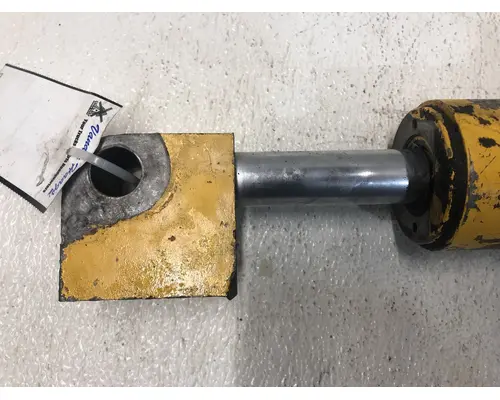 International 2504 Equip Hydraulic Cylinder