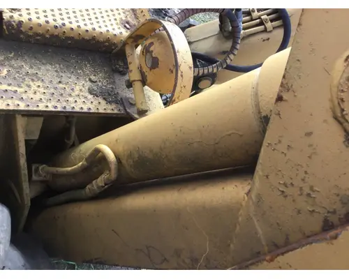 International 2504 Equip Hydraulic Cylinder
