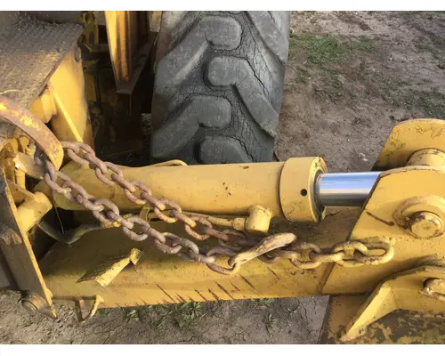 International 2504 Equip Hydraulic Cylinder