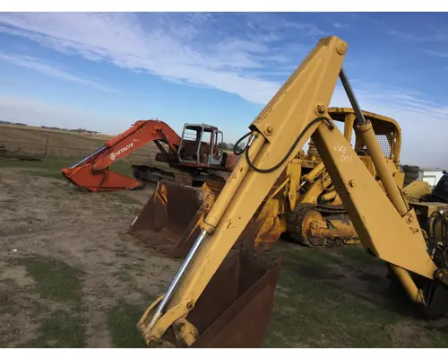 International 2504 Equip Hydraulic Cylinder