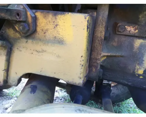 International 2504 Equip Pump Mount  Coupler