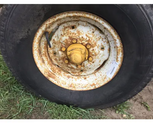 International 2504 Equip Tire and Rim