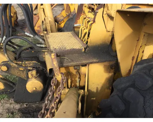 International 2504 Equipment (Mounted)