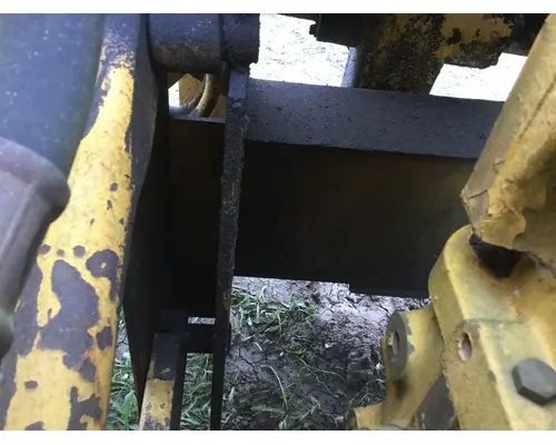 International 2504 Equipment (Mounted)