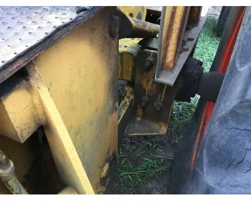 International 2504 Equipment (Mounted)