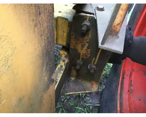 International 2504 Equipment (Mounted)