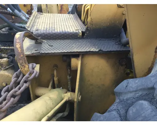International 2504 Equipment (Mounted)