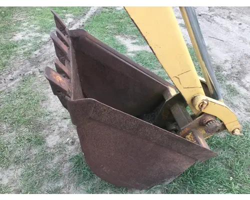 International 2504 Equipment (Mounted)