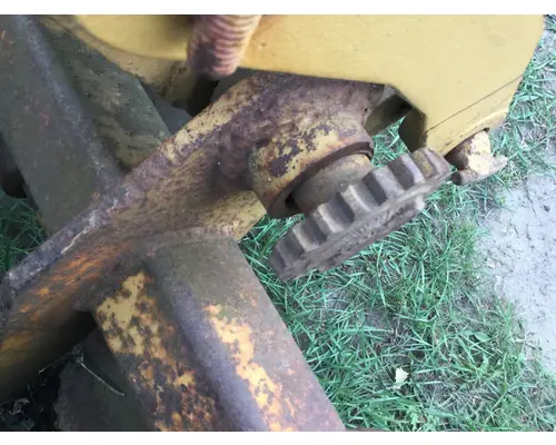 International 2504 Equipment (Mounted)