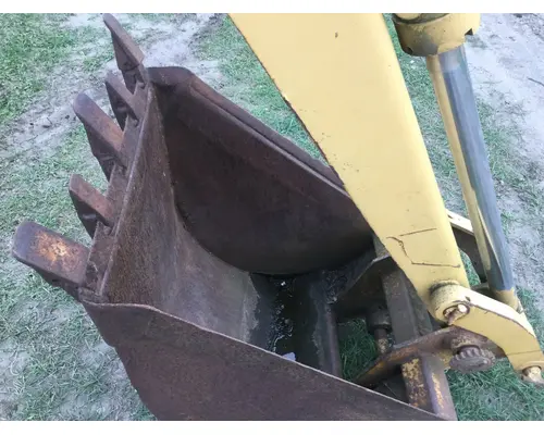 International 2504 Equipment (Mounted)
