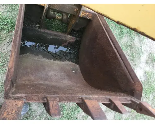 International 2504 Equipment (Mounted)