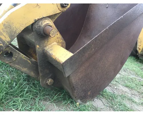 International 2504 Equipment (Mounted)
