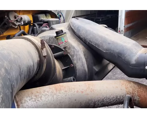 International 2574 Air Cleaner