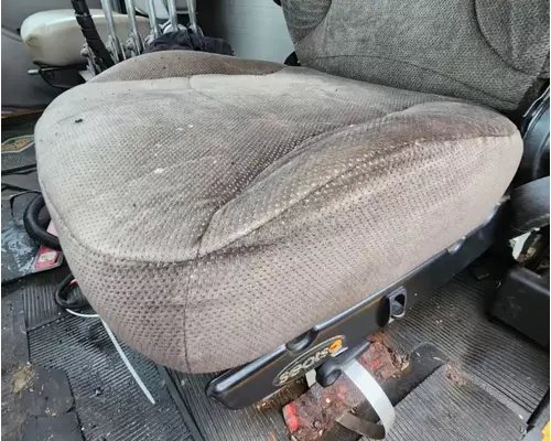 International 2574 Seat, Front