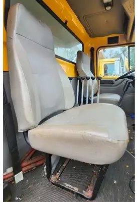 International 2574 Seat, Front