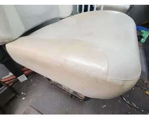 International 2574 Seat, Front