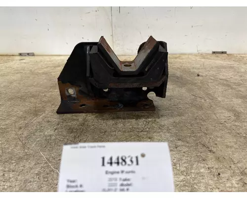 Engine Mounts INTERNATIONAL 4056602C2 West Side Truck Parts
