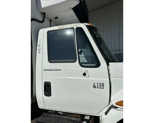 Door Assembly, Front INTERNATIONAL 4200 DTI Trucks