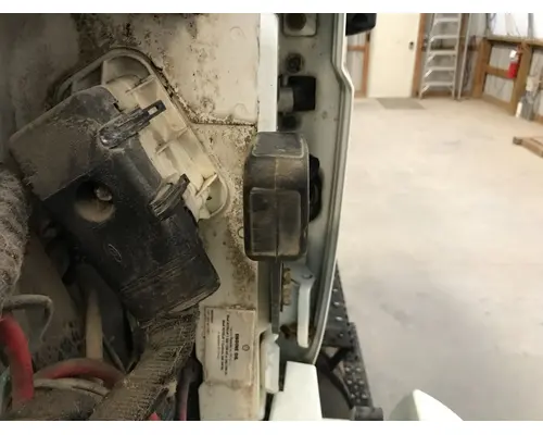 International 4200 Hood Rest