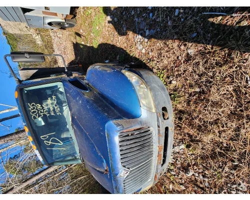 Hood INTERNATIONAL 4200 Big Rig Truck Salvage, LLC