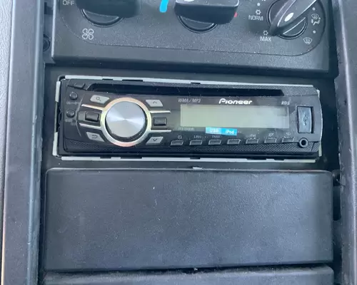 Radio INTERNATIONAL 4200 Custom Truck One Source