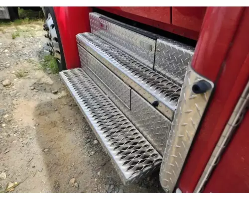 International 4300 LP Battery Box