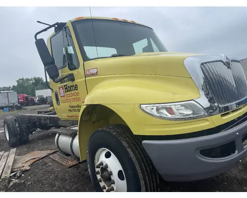 Complete Vehicle INTERNATIONAL 4300 LP Truck Salvage International Inc