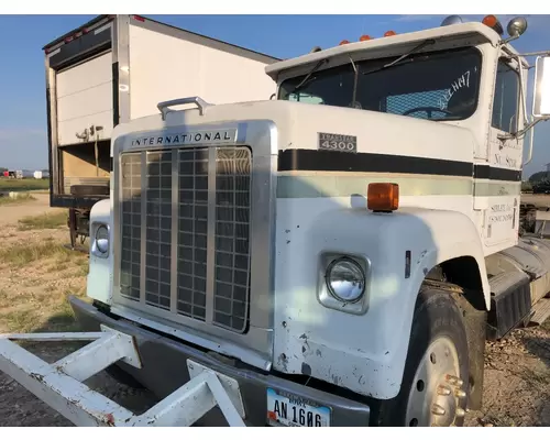 International 4300 TRANSTAR Hood