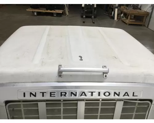 International 4300 TRANSTAR Hood