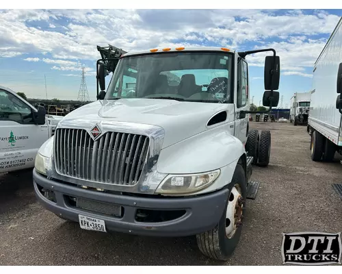 Cab INTERNATIONAL 4300 DTI Trucks