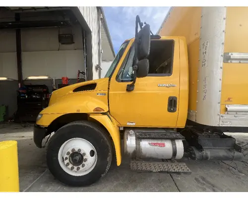 Cab INTERNATIONAL 4300 DTI Trucks
